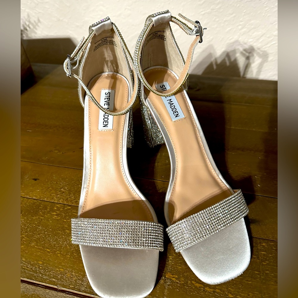 Steve Madden sparkle crystal type sandal